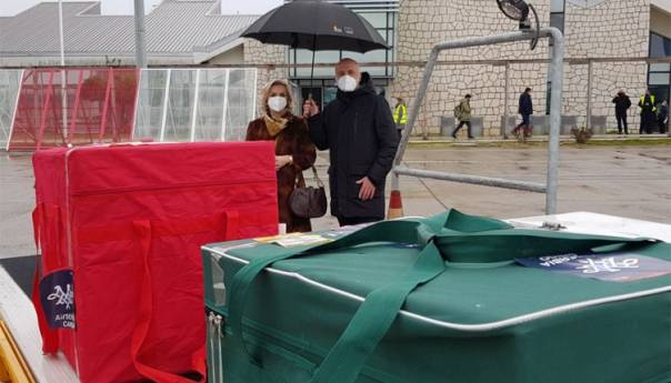 U Crnu Goru stigao drugi kontigent vakcina iz Srbije
