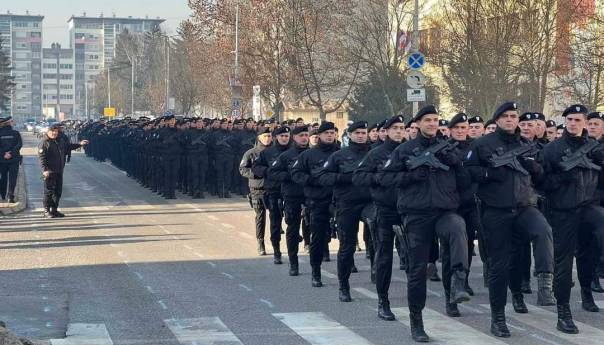 U defileu za neustavni Dan RS - 2.500 hiljada pripadnika MUP-a