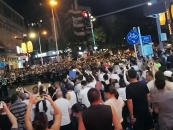 U dijelu Kine vlasti naredile obavezno kremiranje, ljudi izašli na ulice