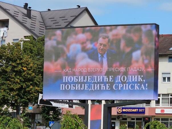 U Doboju i Tesliću osvanuli plakati podrške Dodiku