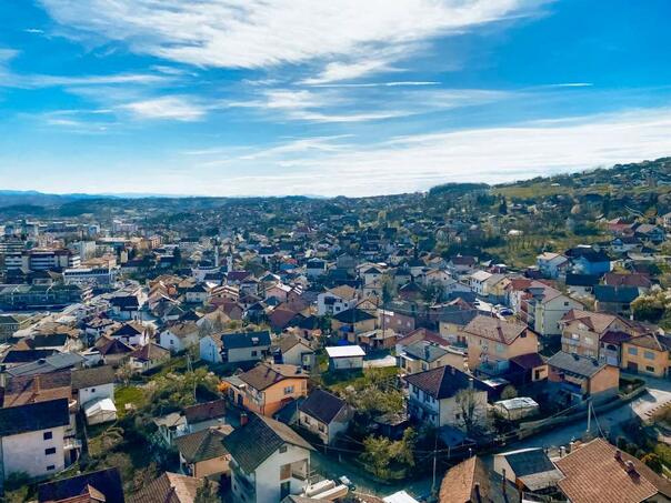 U Doboju i Zenici danas 16 stepeni, i sutra u BiH pretežno oblačno vrijeme