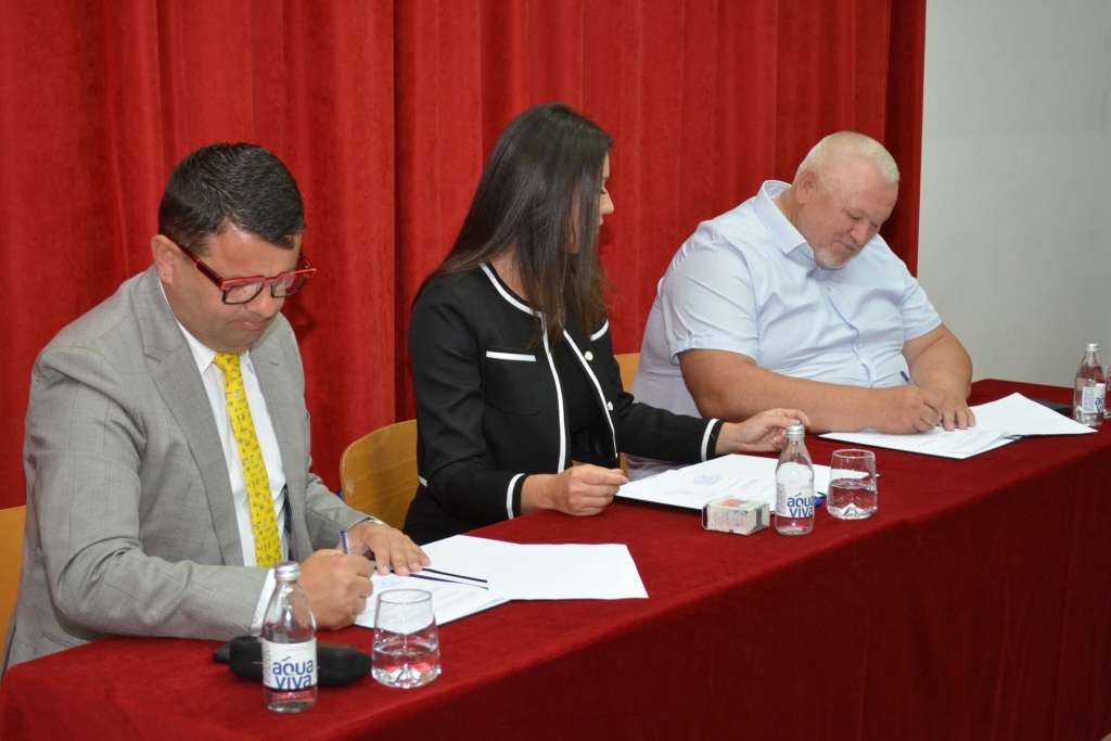 U Doboju potpisani sporazumi za obnovu stambenih jedinica raseljenih osoba i povratnika