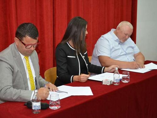 U Doboju potpisani sporazumi za obnovu stambenih jedinica raseljenih osoba i povratnika