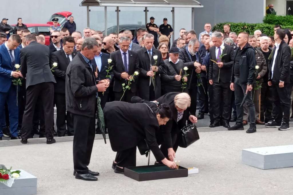 U Dobrovoljačkoj ulici obilježena godišnjica stradanja pripadnika JNA