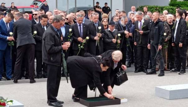 U Dobrovoljačkoj ulici obilježena godišnjica stradanja pripadnika JNA