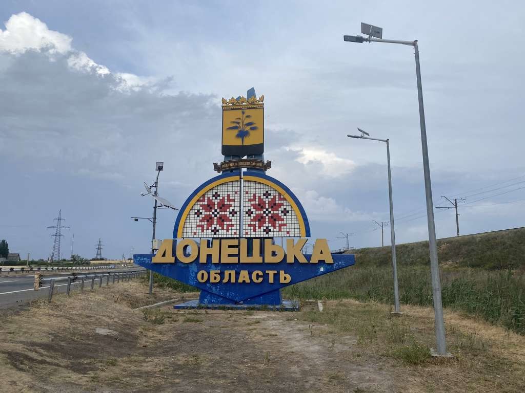 U Donjecku se čule eksplozije, zapaljena zgrada lokalne uprave