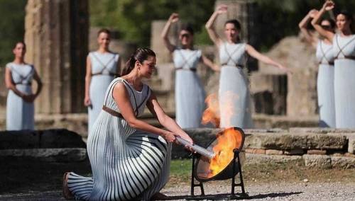 U drevnoj Olimpiji zapaljen plamen za Zimske olimpijske igre u Pekingu