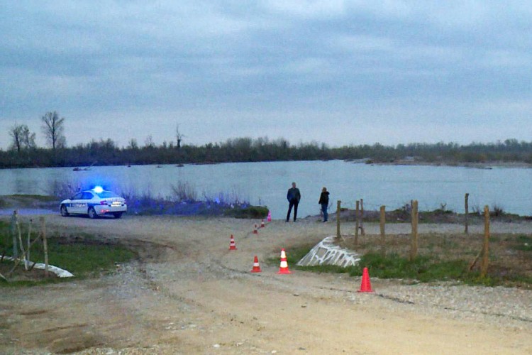 U Drini lociran automobil, vozaču još uvijek ni traga