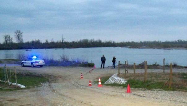 U Drini lociran automobil, vozaču još uvijek ni traga