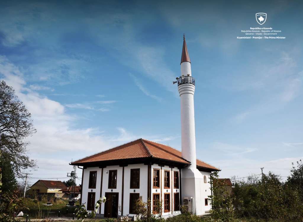 U džamijama na Kosovu bajramskom molitvom počelo obilježavanje Ramazanskog bajrama