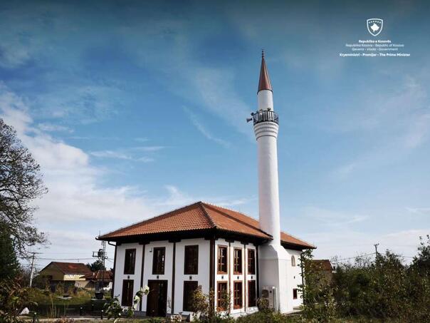 U džamijama na Kosovu bajramskom molitvom počelo obilježavanje Ramazanskog bajrama