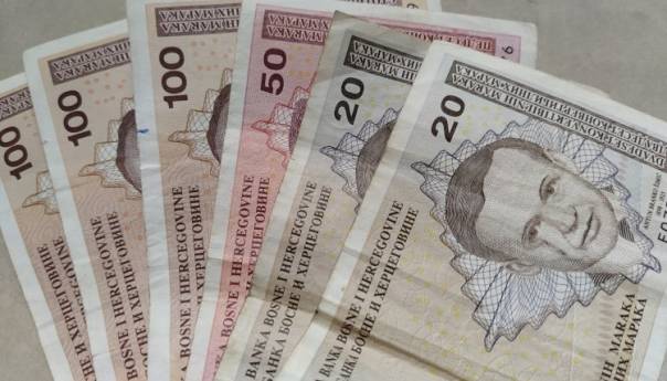 U FBiH prosječna neto plaća u aprilu 990 KM