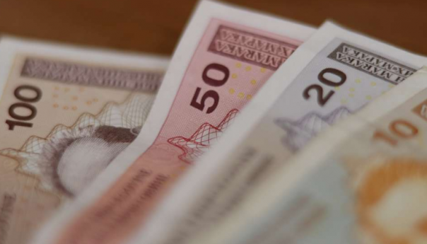 U FBiH u novembru 2022. prosječna neto plaća bila 1.161 KM, a bruto plaća 1.800 KM