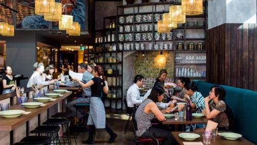 Dozvoljeno okupljanje 100 ljudi u zatvorenom i 300 na otvorenom prostoru