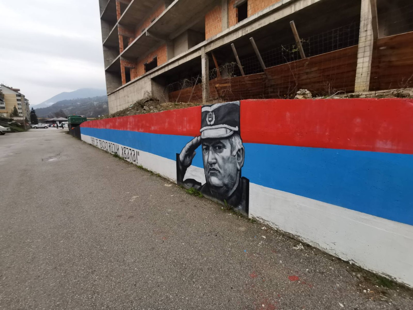 U Foči novi murali sa likom ratnog zločinca Ratka Mladića