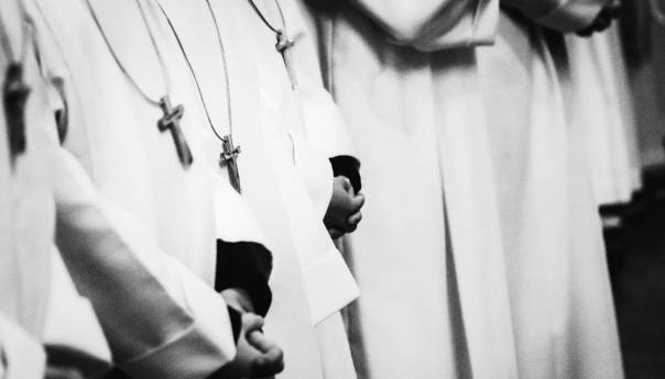 U francuskoj katoličkoj crkvi seksualno zlostavljano preko 200.000 maloljetnika