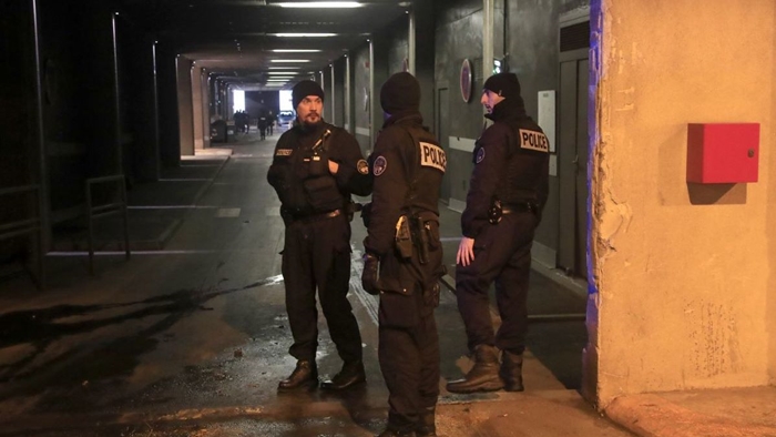 U Francuskoj nastavljene policijske akcije nakon ubistva nastavnika