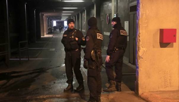 U Francuskoj nastavljene policijske akcije nakon ubistva nastavnika