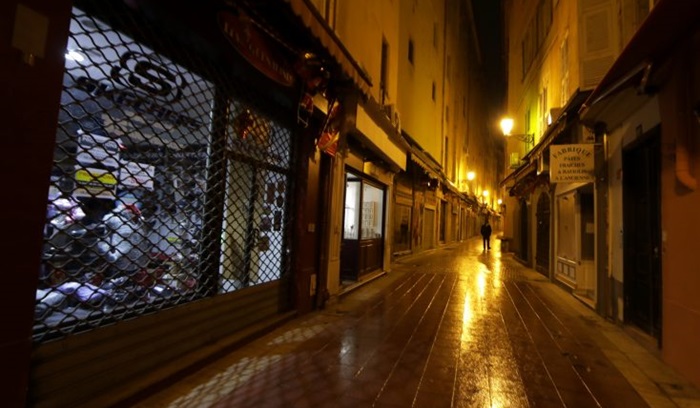 U Francuskoj policijski sat stupa na snagu u 18:00 sati