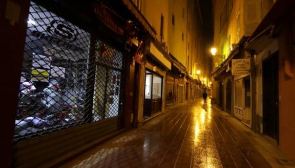 U Francuskoj policijski sat stupa na snagu u 18:00 sati