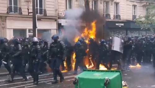 U Francuskoj povrijeđeno 108 policajaca, blizu 300 uhapšenih