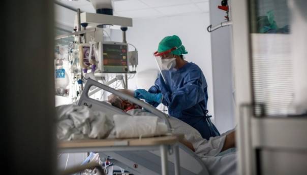 U Francuskoj preminulo hiljadu ljudi za 24 časa