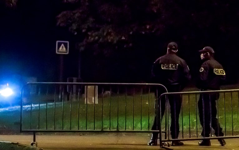 U Francuskoj ubijena tri policajca