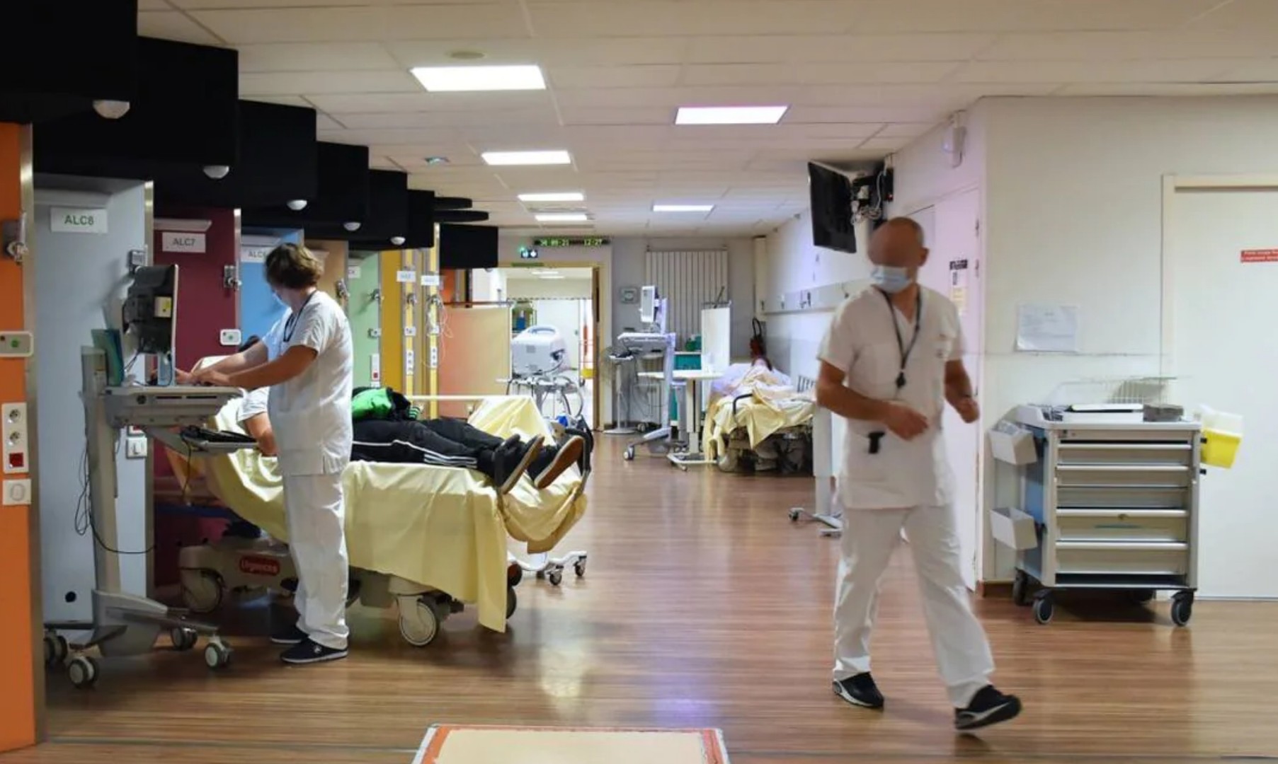U Francuskoj više od 100.000 novih slučajeva korone