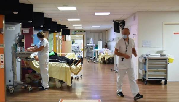 U Francuskoj više od 100.000 novih slučajeva korone