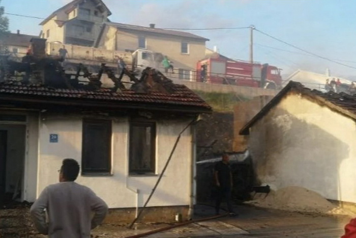 U Gacku dvije porodične kuće izgorjele do temelja