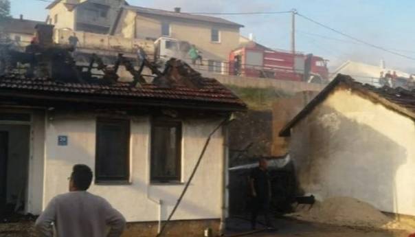U Gacku dvije porodične kuće izgorjele do temelja