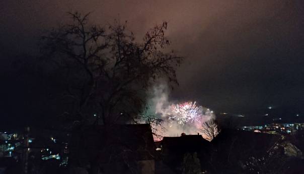 U Gacku odjekuju nacionalističke pjesme