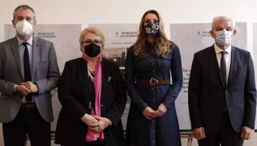 U Galeriji 'Preporod' izložba 'Diplomatski put Alije Izetbegovića'