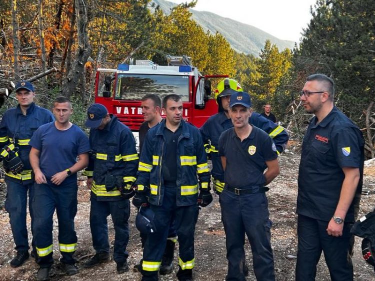 U gašenju požara na Blidinju pomažu i vatrogasci KS