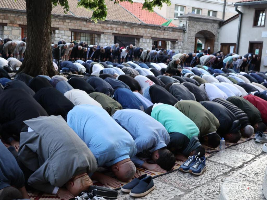 U Gazi Husrev-begovoj džamiji u Sarajevu klanjan bajram-namaz