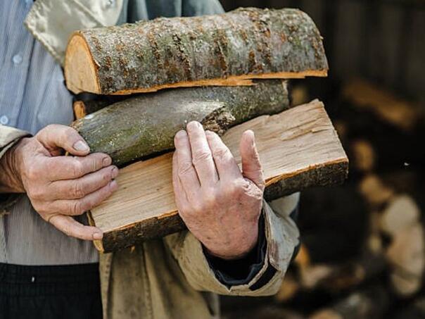 U Gazi ponestaje drva za ogrijev usred zime
