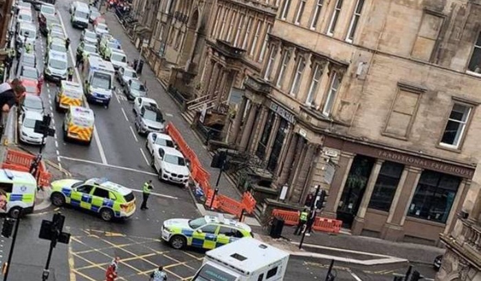 U  Glasgowu izboden policajac, smrtno stradale tri osobe