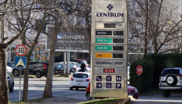 U godini dana cijena dizela skočila za 24 posto, benzina za 11 posto