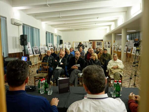 U Goraždu predstavljena knjiga "Dolazimo u miru" i otvorena izložba fotografija