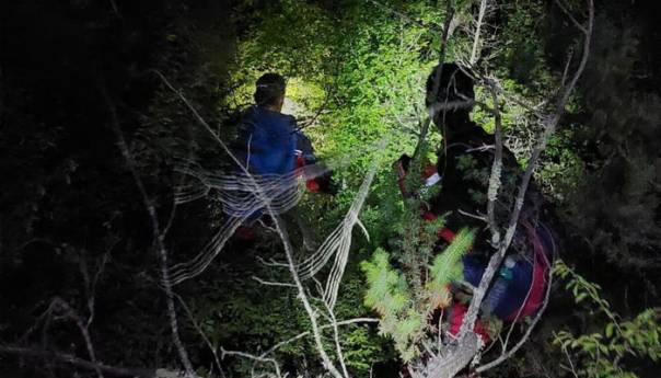 U Gornjem Vakufu nestala 15-godišnja djevojčica, spasioce napao medvjed