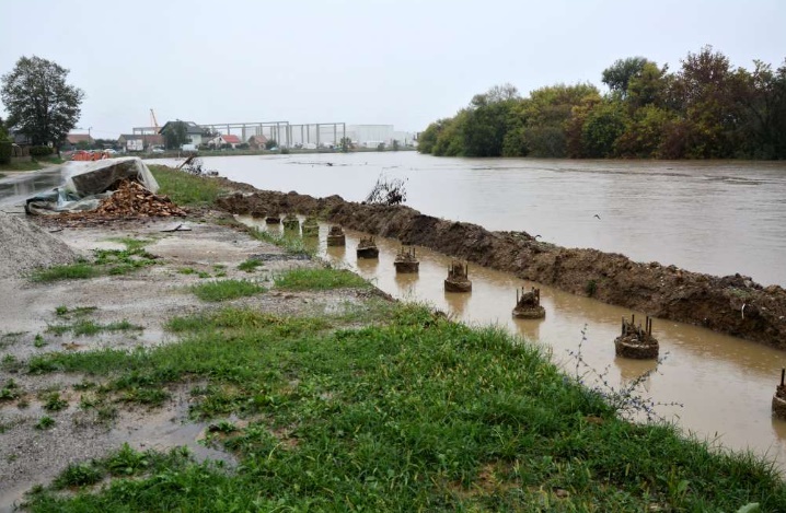 U Gračacu poplavljeno najmanje 59 kuća, ljudi na sigurnom