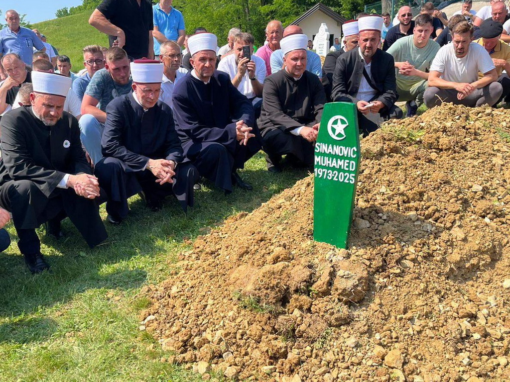 U Gračanici klanjana dženaza Muhamed-ef. Sinanoviću