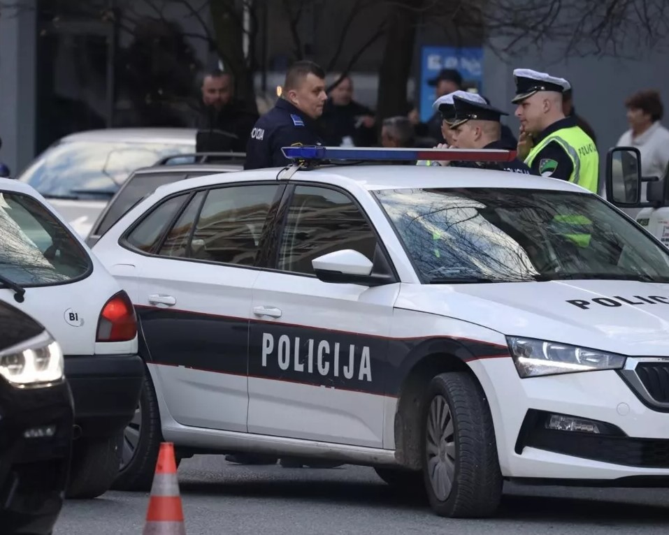 U Gračanici poginuo sedamnaestogodišnjak: Vozio bez vozačke dozvole