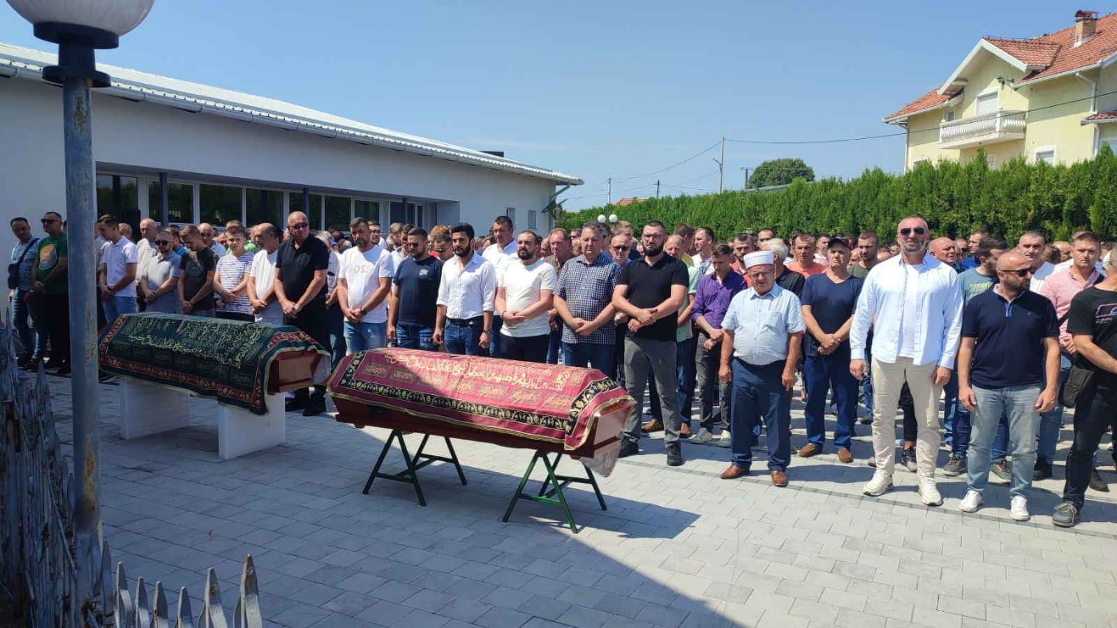 U Gradačcu klanjana dženaza ocu i sinu koje je ubio Sulejmanović