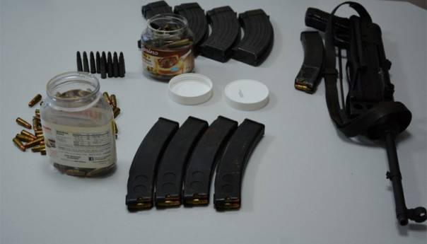 U Gradišci u pretresu kuće pronađeno oružje i municija