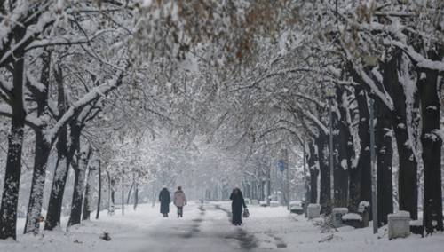 U Hercegovini i na jugozapadu Bosne vedro, u ostalim područjima zemlje oblačno