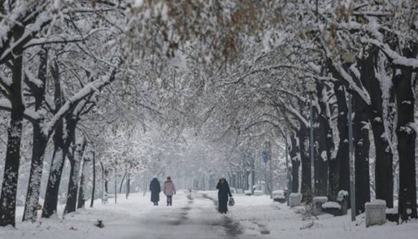 U Hercegovini i na jugozapadu Bosne vedro, u ostalim područjima zemlje oblačno