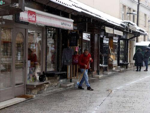 U Hercegovini pretežno sunčano, u ostatku zemlje oblačno sa kišom i snijegom