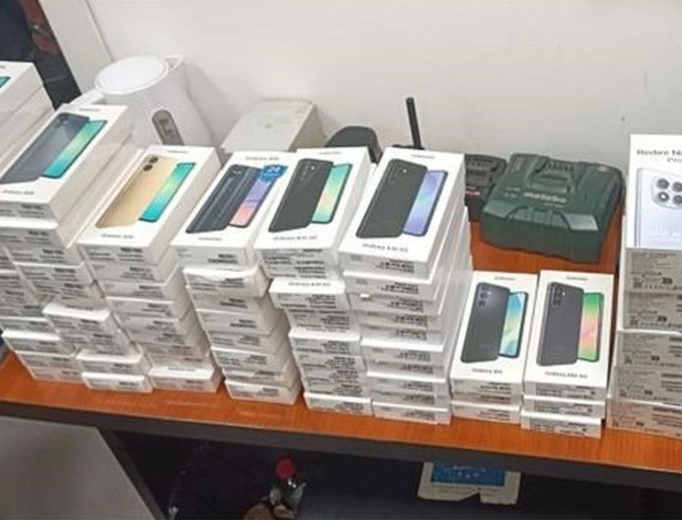 U hladnjači kod Slavonskog Broda zaplijenjeno gotovo 400 iPhonea i Samsung mobitela