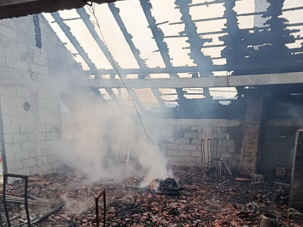 U HNK zabilježeno 15 požara, u Mostaru gorjeli dimnjak i kuća